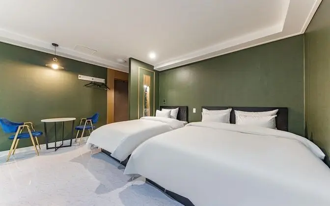 Oda (Twin (Netflix available))