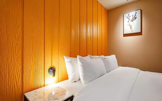 Oda (Massage Chair Room (65-inch TV No-smo)