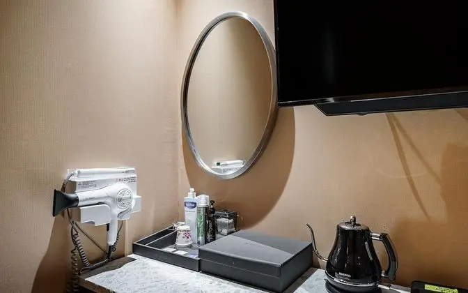 Oda (Massage Chair Room (65-inch TV No-smo)