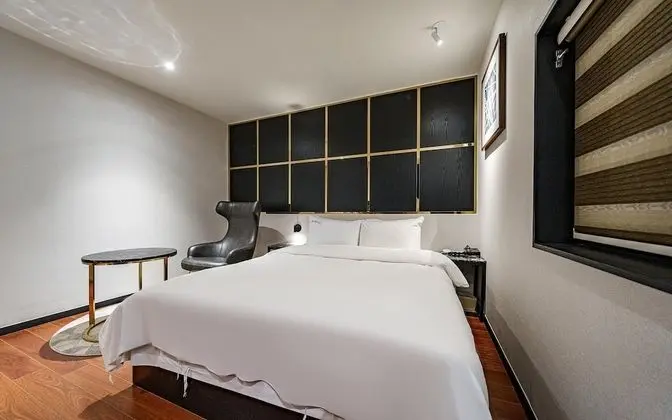 Oda (Standard (No-smoking 65-inch TV Netfl)