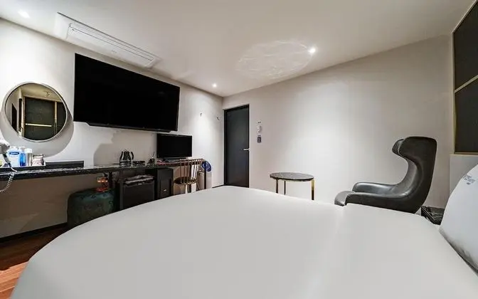 Oda (Standard (No-smoking 65-inch TV Netfl)