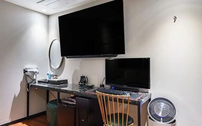 Oda (Standard (No-smoking 65-inch TV Netfl)