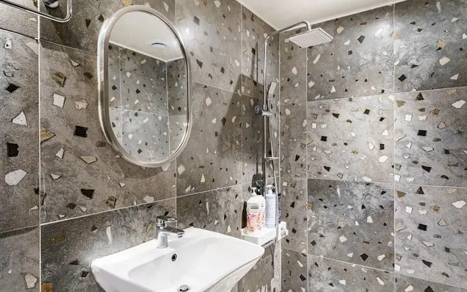 Oda (Standard (No-smoking 65-inch TV Netfl)