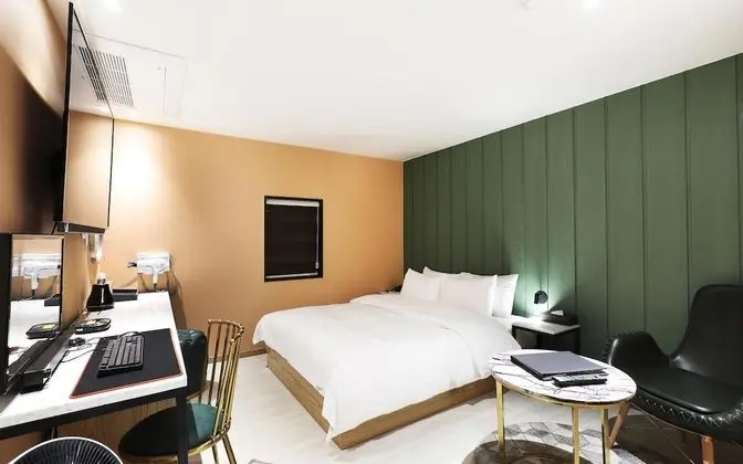 Oda (Standard (No-smoking 65-inch TV Netfl)