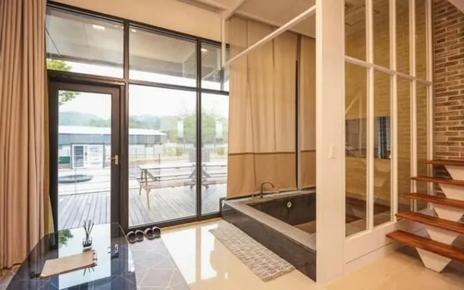 Oda (Jade 9 Building A 101 (Spa Duplex))