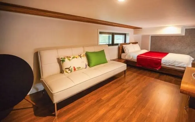 Oda (Jade 9 Building B (101) (Spa Duplex))