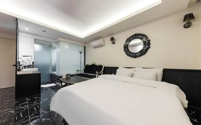 Oda (Premium (Bathtub Netflix/YouTube/Wavv)