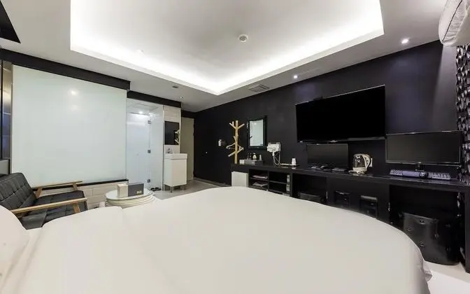 Oda (Premium (Bathtub Netflix/YouTube/Wavv)