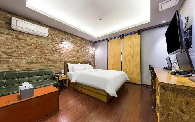 Oda (Premium (Bathtub Netflix/YouTube/Wavv)