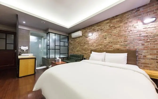 Oda (Premium (Bathtub Netflix/YouTube/Wavv)