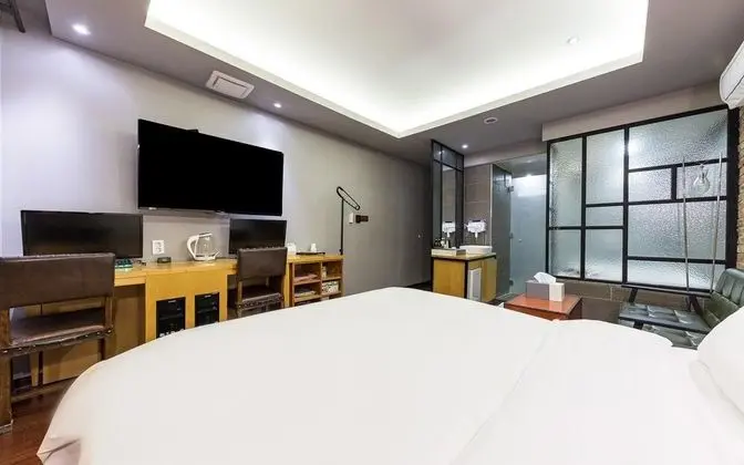 Oda (Premium (Bathtub Netflix/YouTube/Wavv)