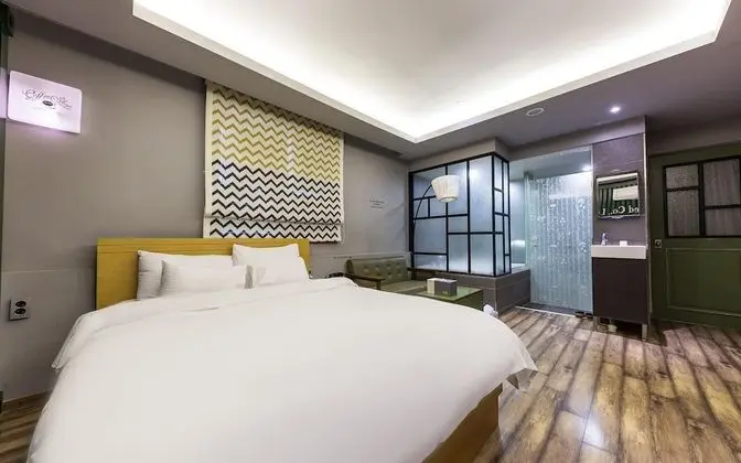 Oda (Premium (Bathtub Netflix/YouTube/Wavv)