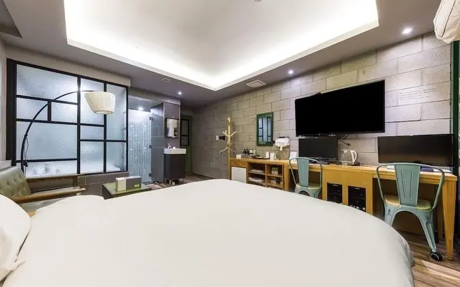 Oda (Premium (Bathtub Netflix/YouTube/Wavv)