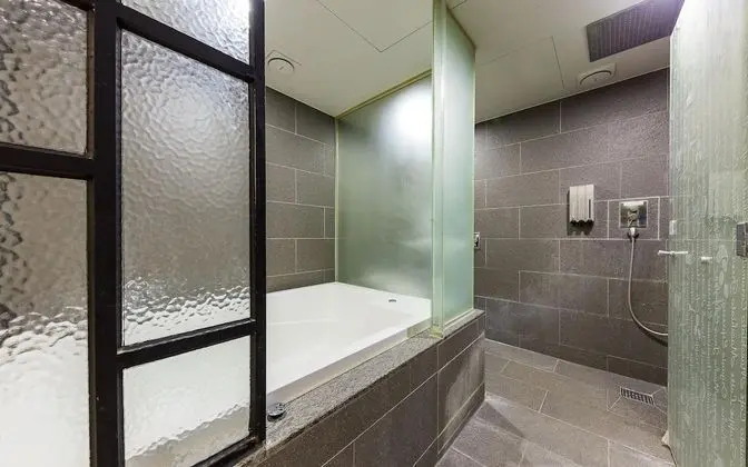 Oda (Premium (Bathtub Netflix/YouTube/Wavv)