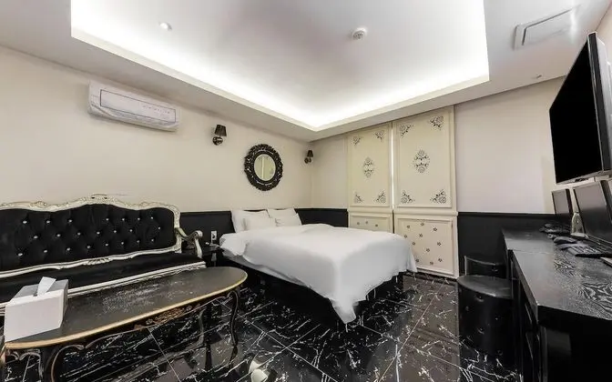 Oda (Premium (Bathtub Netflix/YouTube/Wavv)