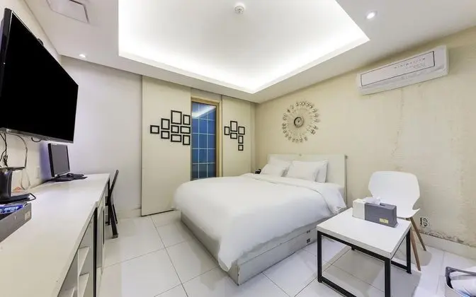 Oda (Standard (Netflix YouTube available))