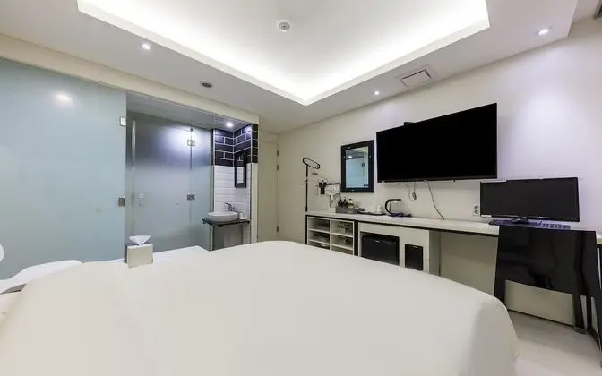 Oda (Standard (Netflix YouTube available))