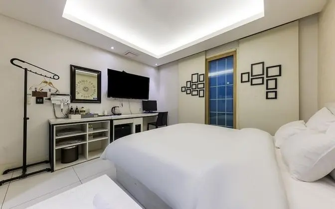 Oda (Standard (Netflix YouTube available))