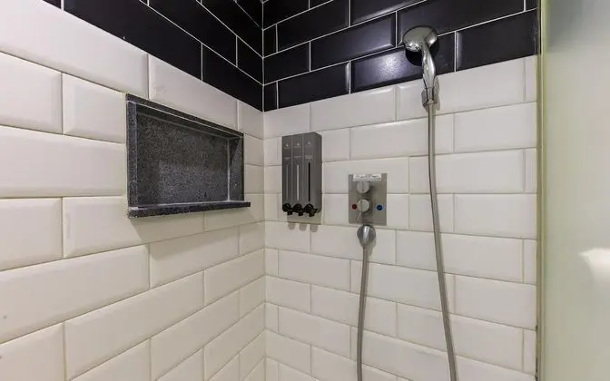 Oda (Standard (Netflix YouTube available))