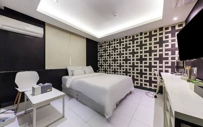 Oda (Standard (Netflix YouTube available))