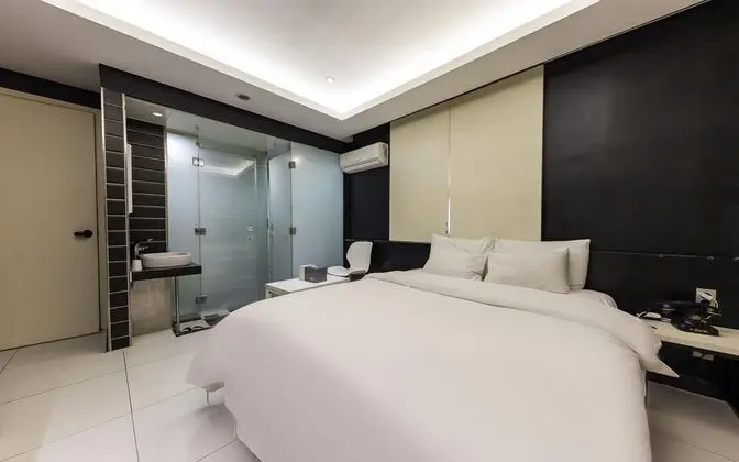 Oda (Standard (Netflix YouTube available))