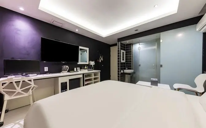 Oda (Standard (Netflix YouTube available))