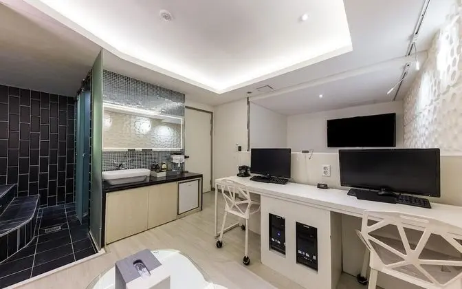 Oda (VIP (Bathtub Netflix/YouTube/Wavve Av)