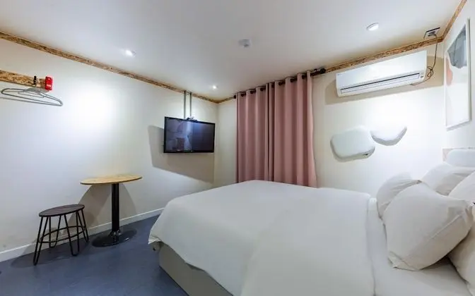 Oda (Deluxe (Netflix/PUBG couple PC availa)