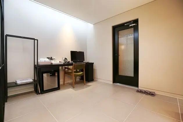 Oda (Penthouse (available on Netflix))