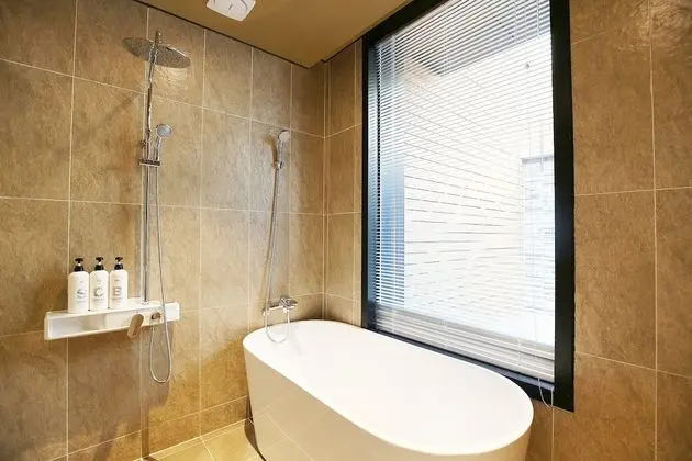 Oda (Penthouse (available on Netflix))