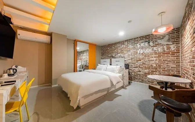 Oda (Semi-private room (65 inch smart TV N)