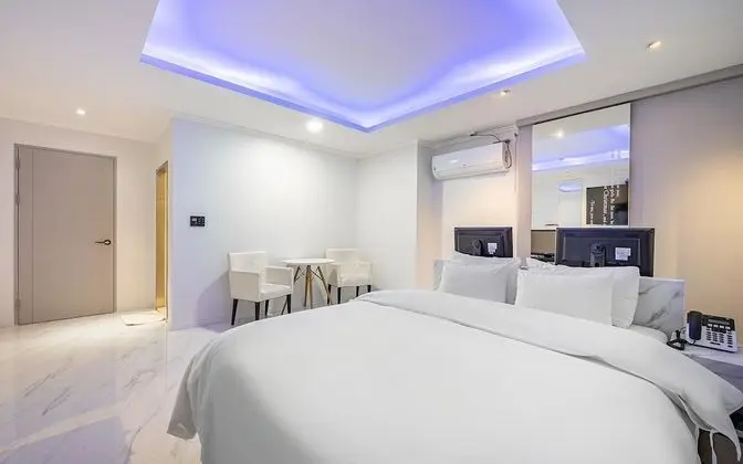 Oda (Semi-private room (65 inch smart TV N)