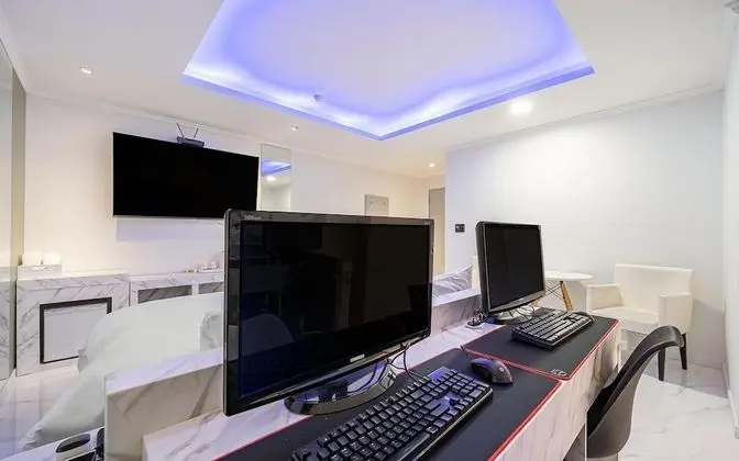 Oda (Semi-private room (65 inch smart TV N)