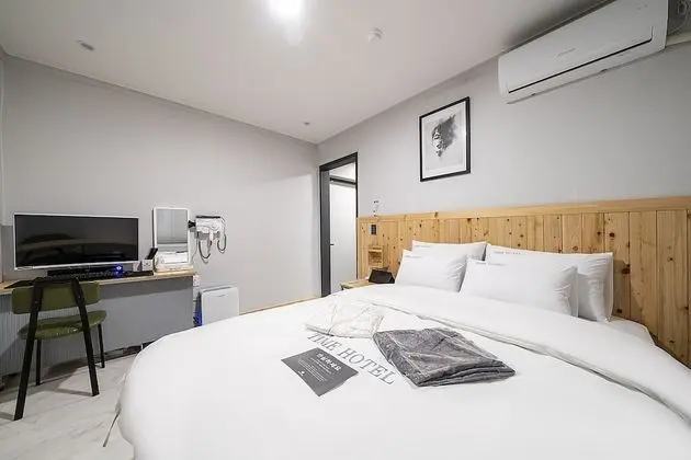 Standard Tek Büyük Yataklı Oda