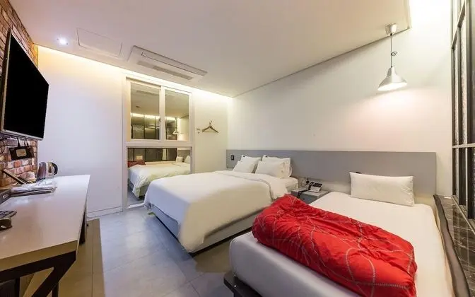 Oda (Twin (*Netflix free viewing / couple )