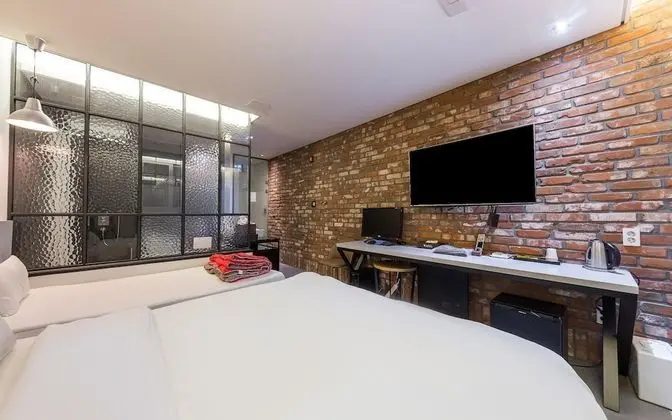 Oda (Twin (*Netflix free viewing / couple )