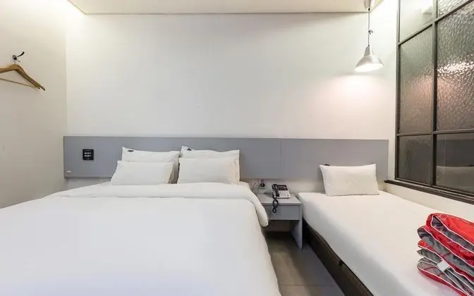 Oda (Twin (*Netflix free viewing / couple )