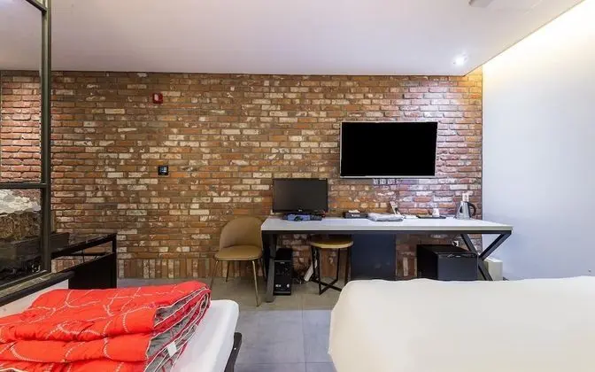 Oda (Twin (*Netflix free viewing / couple )