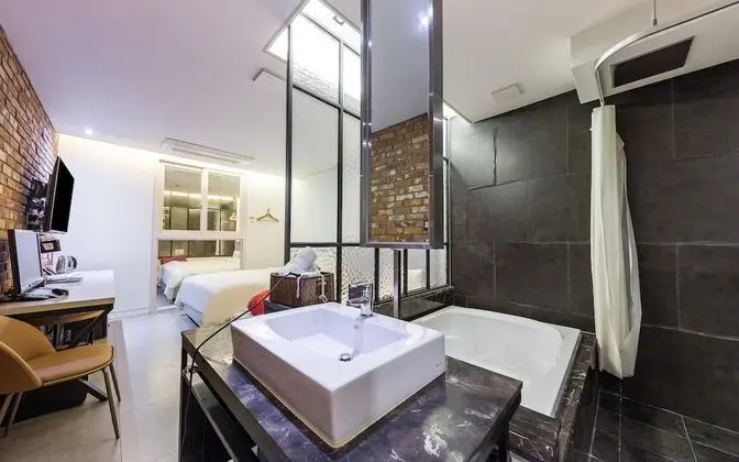 Oda (Twin (*Netflix free viewing / couple )