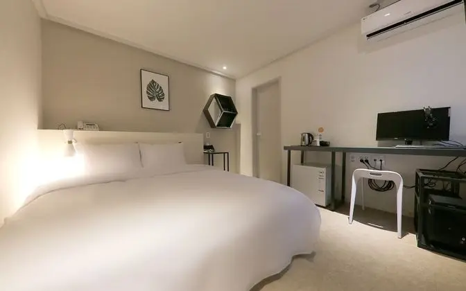 Oda (STANDARD (available on Netflix))