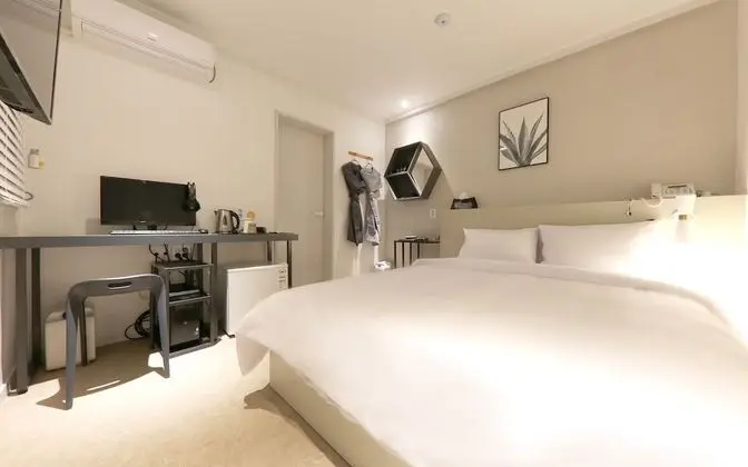 Oda (STANDARD (available on Netflix))