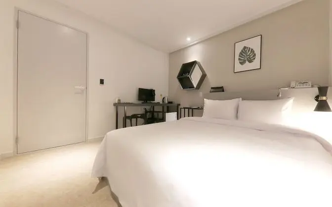 Oda (STANDARD (available on Netflix))