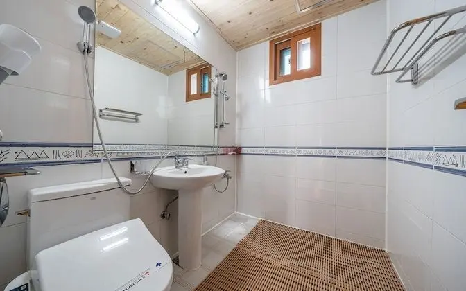 Oda (Ondol triple room (10000 won per pers)