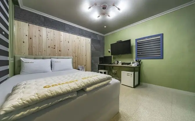 Oda (Massage Bed Room (Good room air condi)