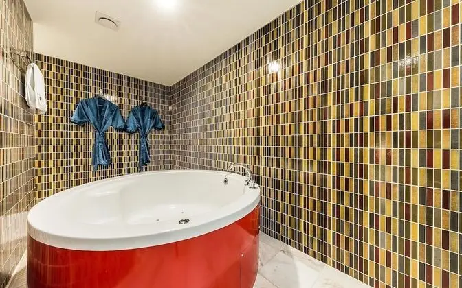 Oda (VVIP SPA (Netflix available styler av)