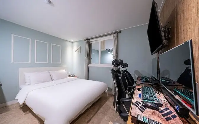 Oda (Couple pc room (high-end PC gaming ke)