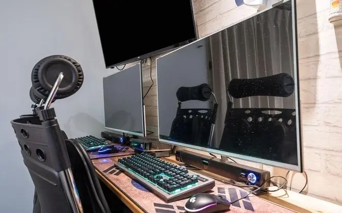Oda (Couple pc room (high-end PC gaming ke)