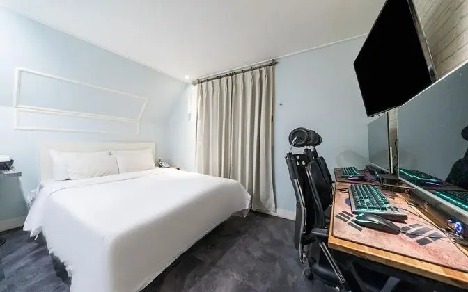 Oda (Couple pc room (high-end PC gaming ke)