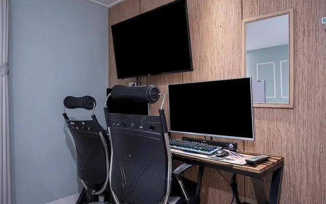 Oda (Couple pc room (high-end PC gaming ke)