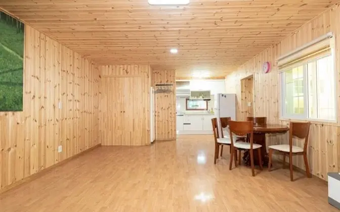 Oda (Orchid (Ondol Room))